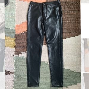 Black leather leggings. Structured and slimming